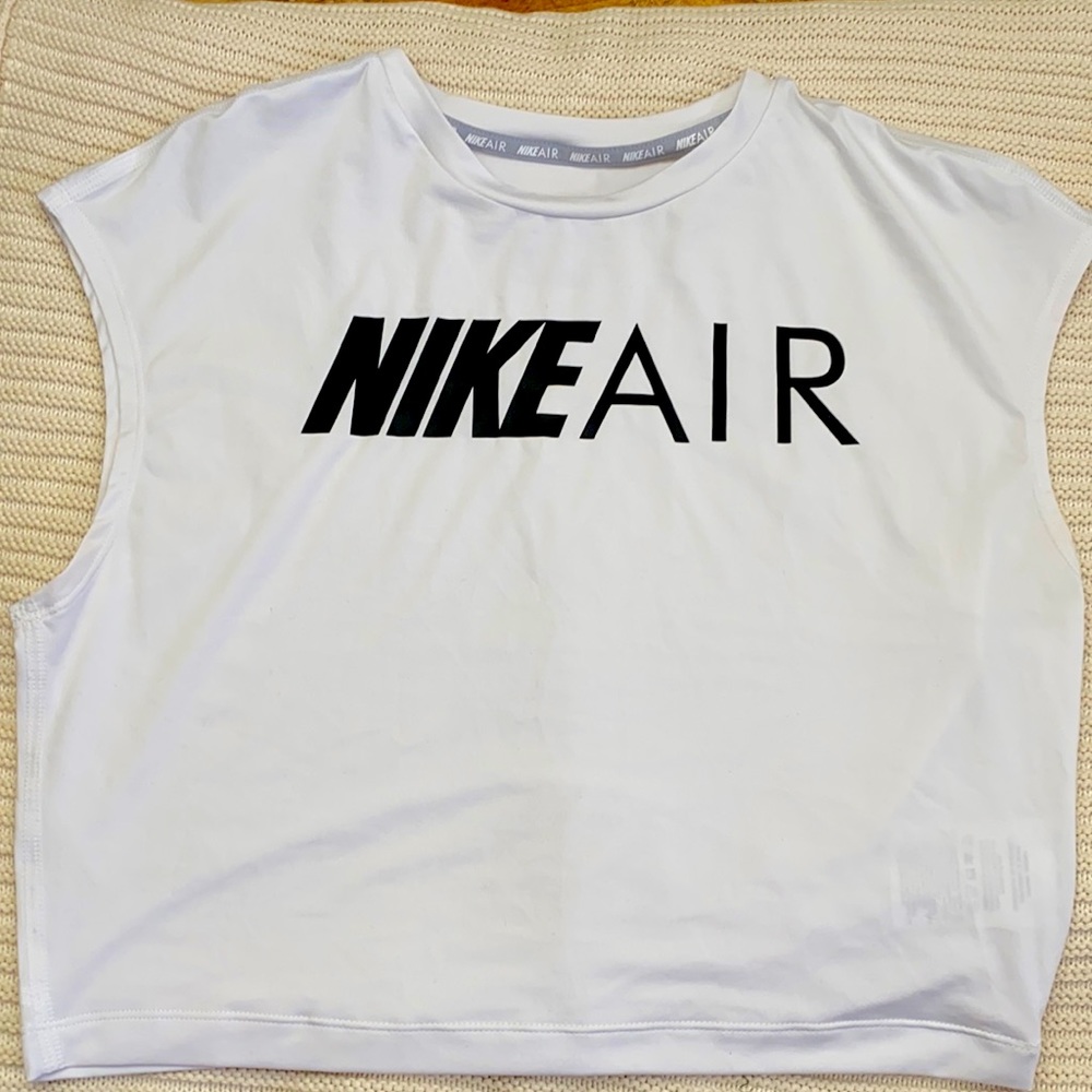COPY - NikeAir Dri-Fit Crop Workout Shirt